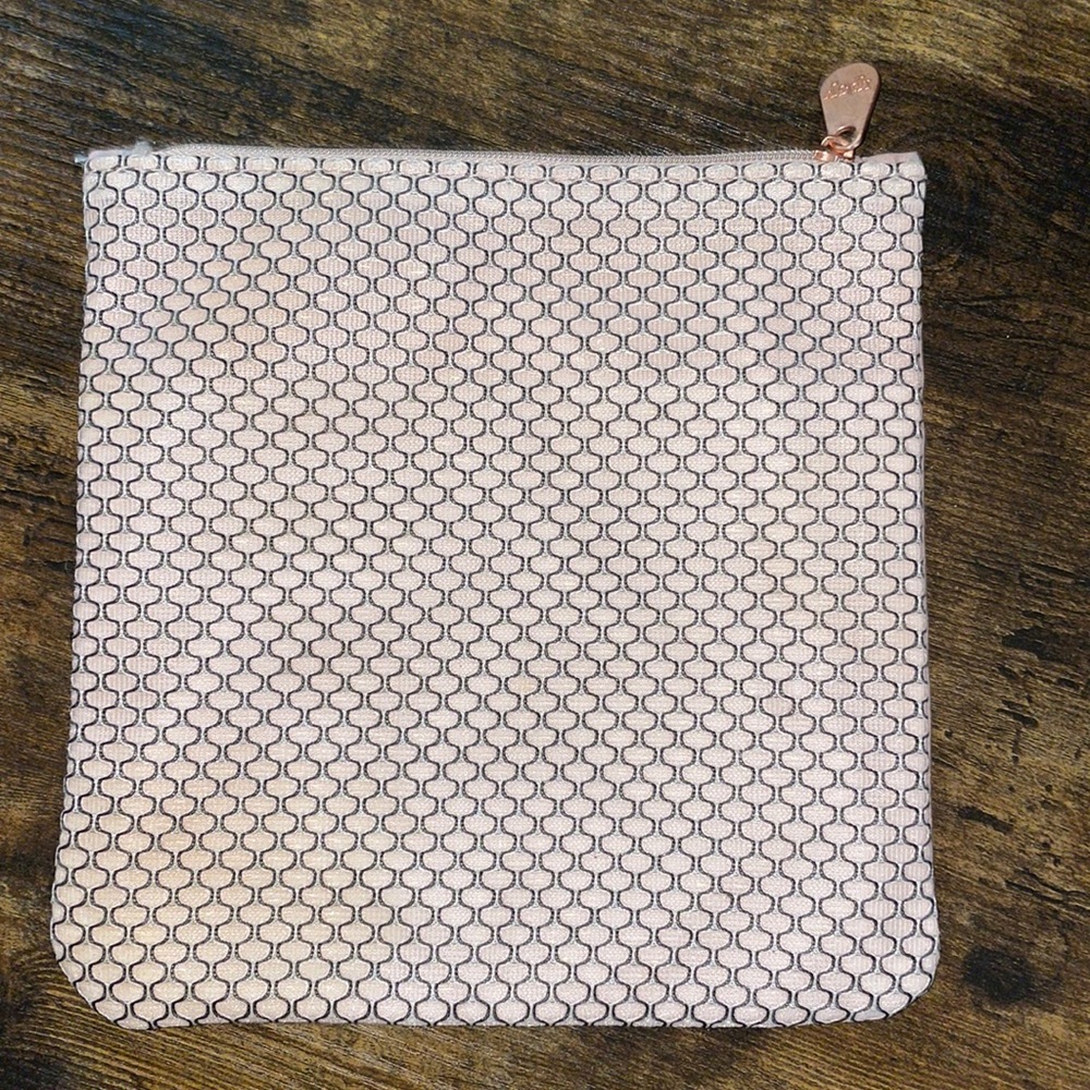 Ipsy Cosmetic Case * 7.5" x 7.5" * Soft pink and‎ black textured